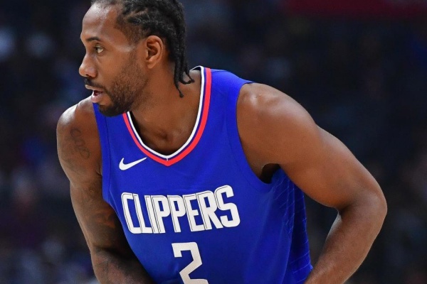 快船与莱昂纳德关系破裂内幕曝光:六年噩梦将至终点,核心矛盾源自健康保密与特殊待遇 快船与莱昂纳德关系破裂内幕曝光:六年噩梦将至终点,核心矛盾源自健康保密与特殊待遇