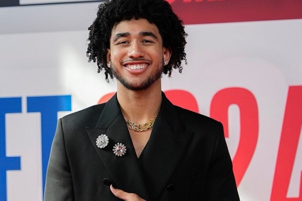 76人后场新星麦凯恩拇指韧带撕裂,预计缺席4-6周 76人后场新星麦凯恩拇指韧带撕裂,预计缺席4-6周